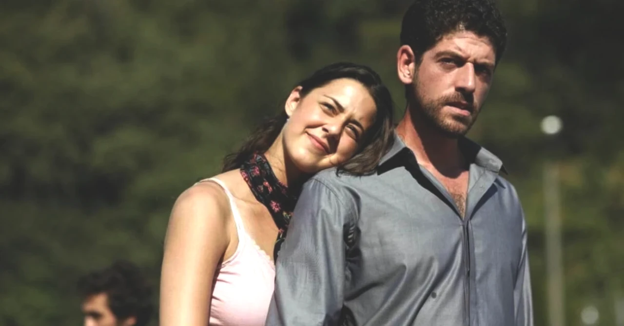 Türk Sineması'ndan Kalbinizi Sıcak Tutacak 10 Romantik Aşk Filmi!