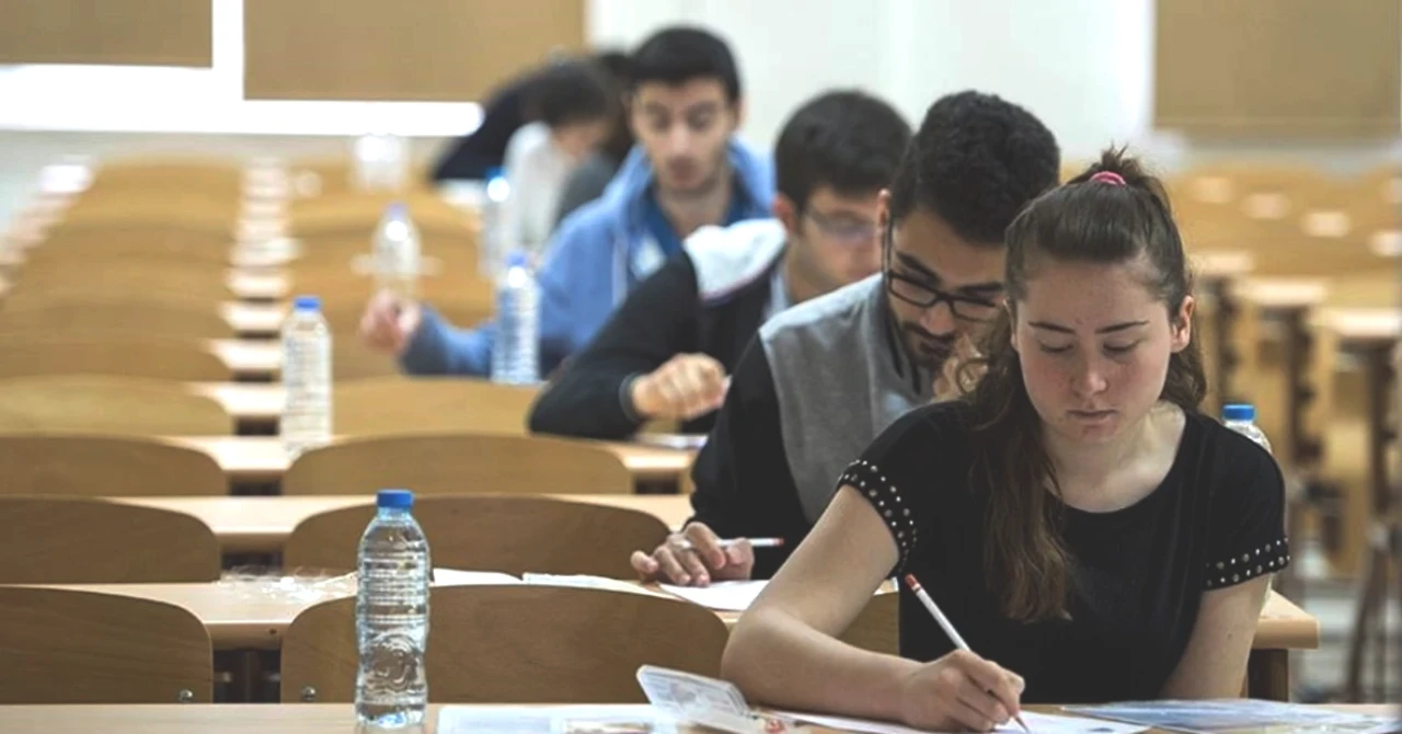 AÖL Sınav Giriş Belgeleri Yayınlandı! 3. Dönem Sınav Tarihlerini Kaçırmayın!