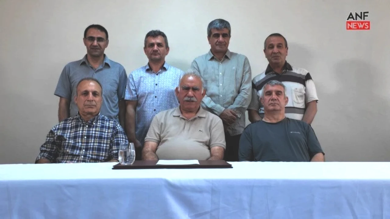 Öcalan'dan Şaşırtan 'Tarihi Çağrı'! İmralı'dan Yeni Fotoğraf Paylaşıldı