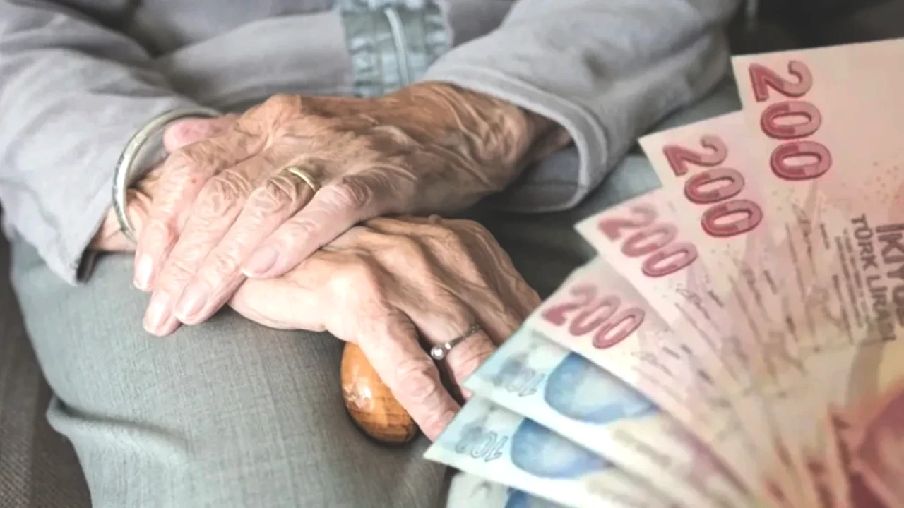 Emekli Maaşlarına Zam Geldi! İşte Hesaplarda Olacak Tarihler ve Miktarlar