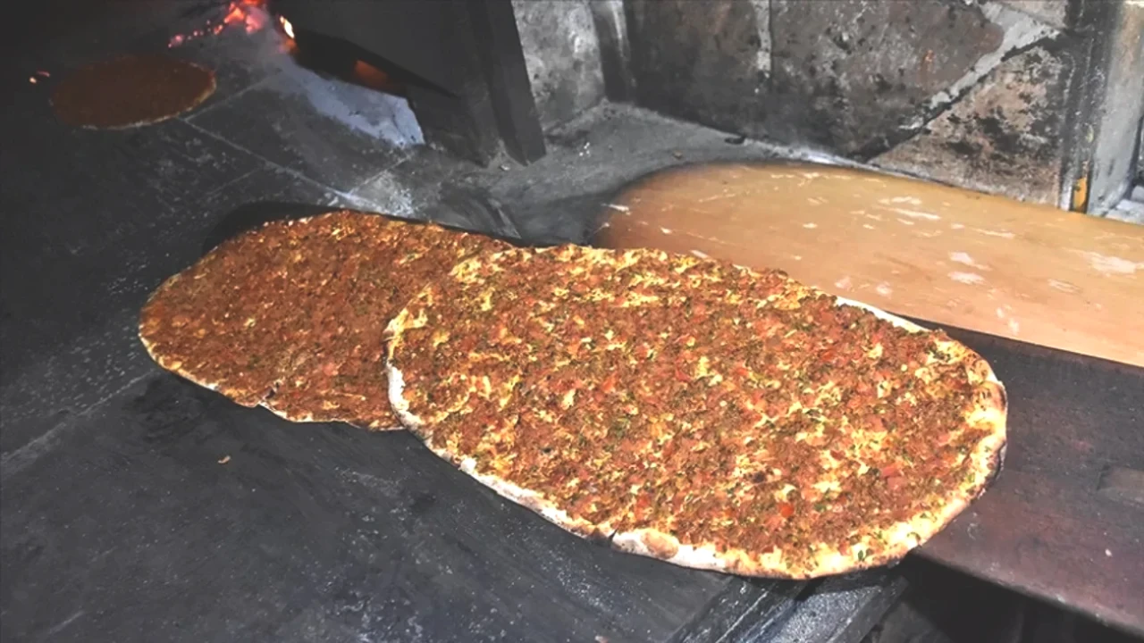 Lahmacun ve Pide Skandalı! Bakanlık O Markalara Sakatat ve Et İfşası Yaptı