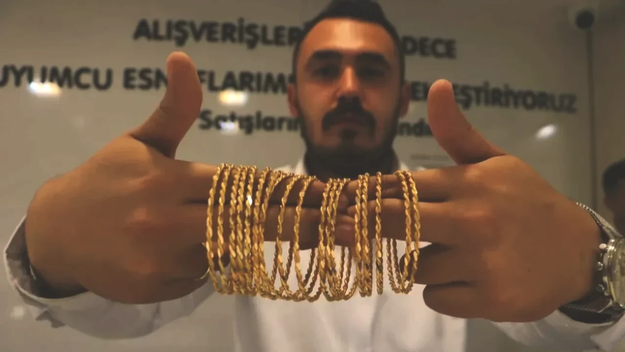 Yeni Evlenecekler için Altın Alım Rehberi: Yılların Sarrafından Tavsiyeler!