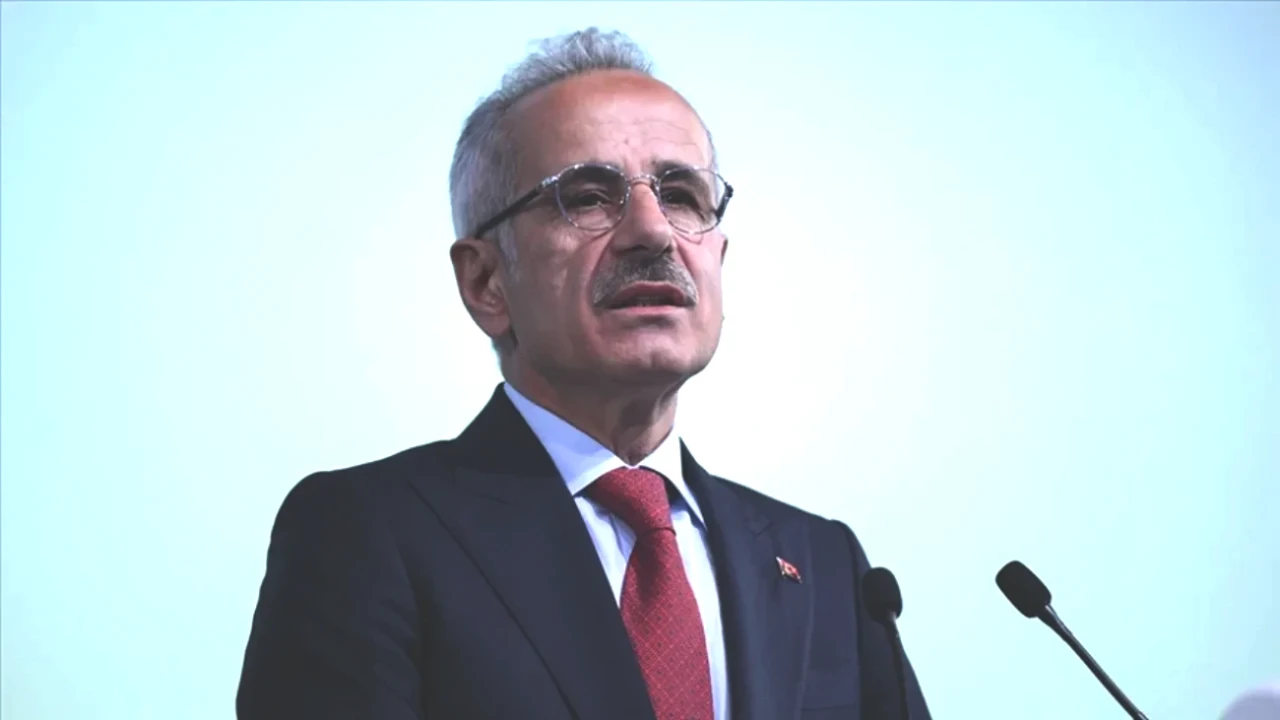 Türk Hava Sahasında İki Yeni Rekor! Bakan Uraloğlu'ndan Çarpıcı Açıklamalar!