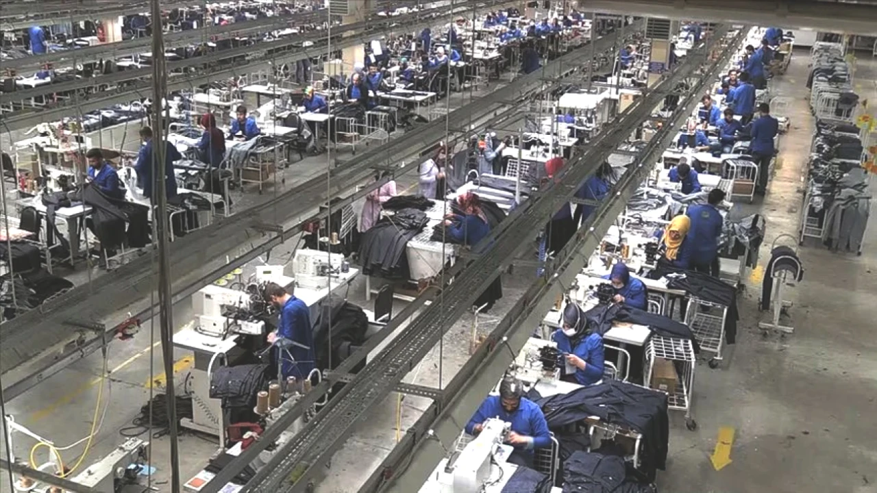 Tekstil Devi İflas Etti! Ünlü Ekonomistten Domino Etkisi Uyarısı: Sıra Diğer Markalarda mı?