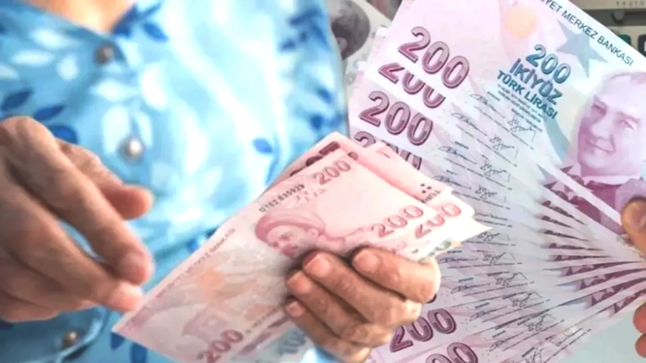 SSK ve Bağ-Kur Emeklilerine Zamlı Maaşlar Hesaplarda! İşte Ödeme Takvimi