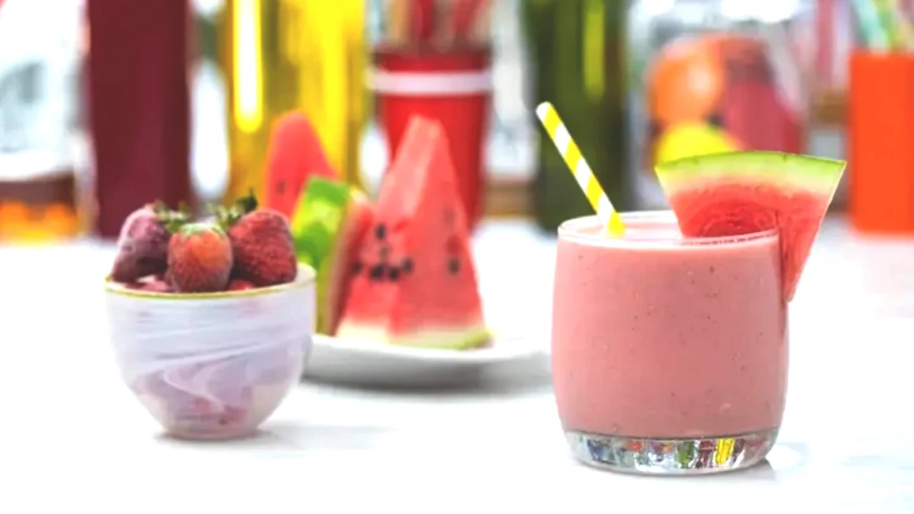Karpuzlu Milkshake Tarifi: Yaz Sıcağını Unutturacak 5 Dakikalık Serinlik!