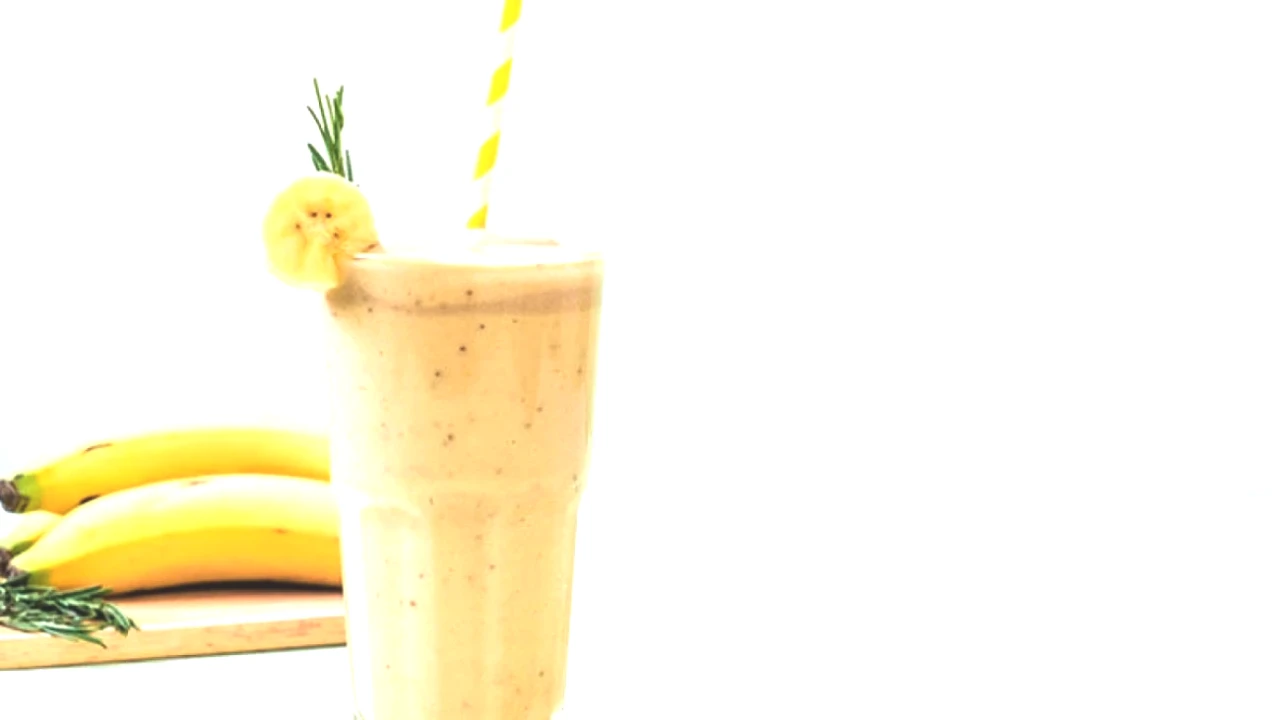Serinletici Yaz Smoothie Tarifleri! Kahvaltınıza Hızla Sağlıklı Alternatifler Ekleyin